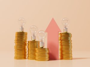 Stacks of coins with light bulbs on top and an upward arrow, symbolising energy management and cost efficiency.